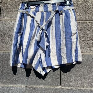 American Eagle Outfitter Women’s Medium Shorts Belted AE Lined Striped Paper Bag